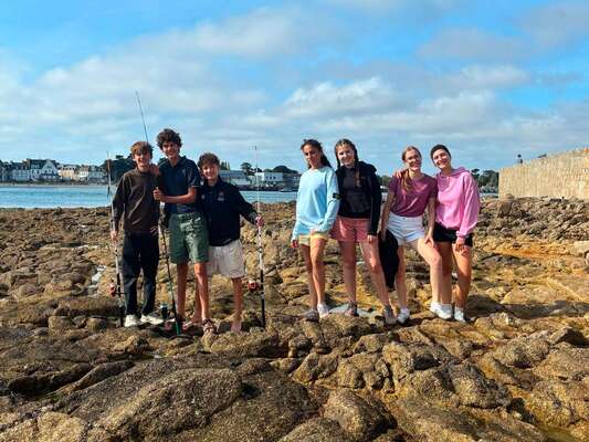 Colo de vacances entre copains à la mer